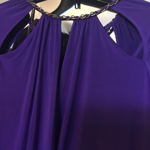 Guess Cut out Top with Gold Chain Accent - Picture 6 of 10